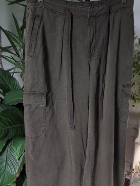 Wide-leg, drawstring, olive green pants